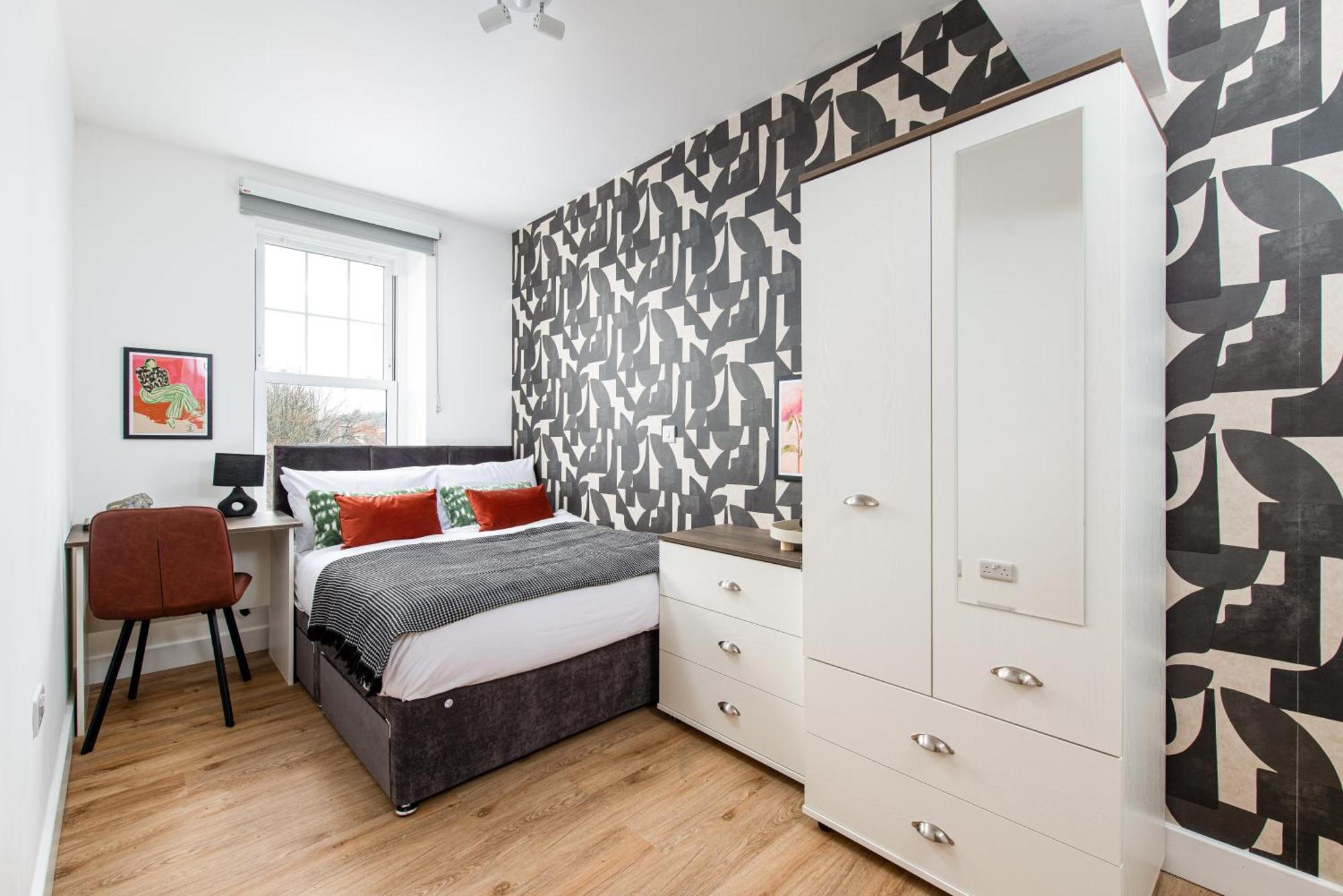 Stylish-5bed-5bath-freeparking-by Fabaccommodation