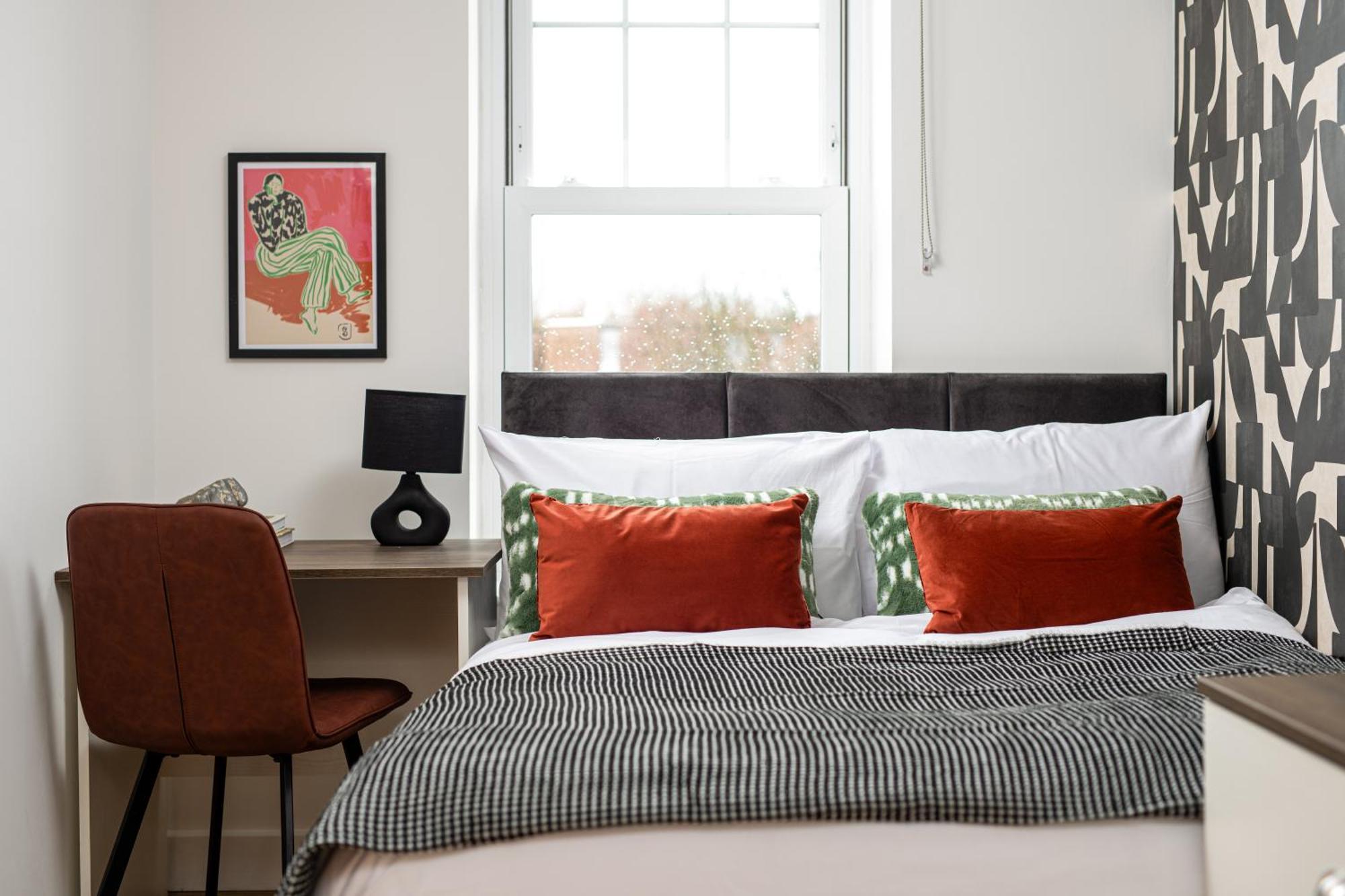 Stylish-5bed-5bath-freeparking-by Fabaccommodation Bristol
